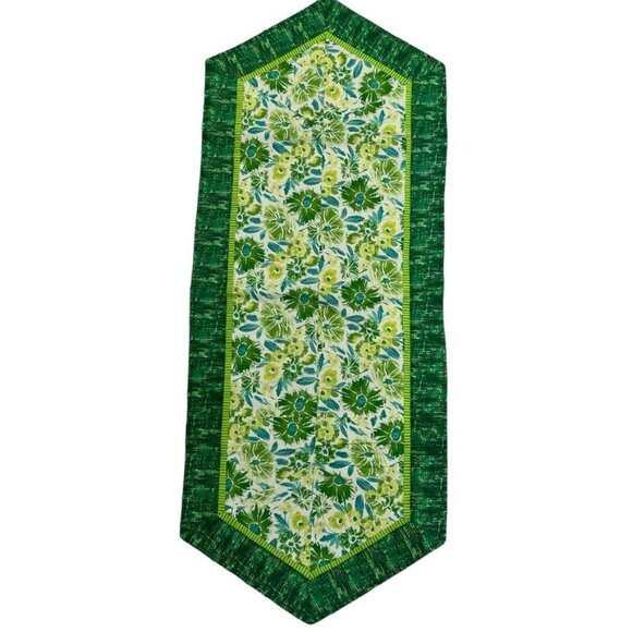 Handmade Reversible Floral Table Runner 17" x 44" Green White - Picture 1 of 9